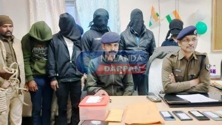 व्यवसायी की आँख में मिर्च की बुकनी झोंक 19.50 लाख की लूट मामले में 5 अपराधी धराए 9 5 criminals arrested in the case of robbery of Rs 19.50 lakh by throwing chilli powder in the eyes of a businessman