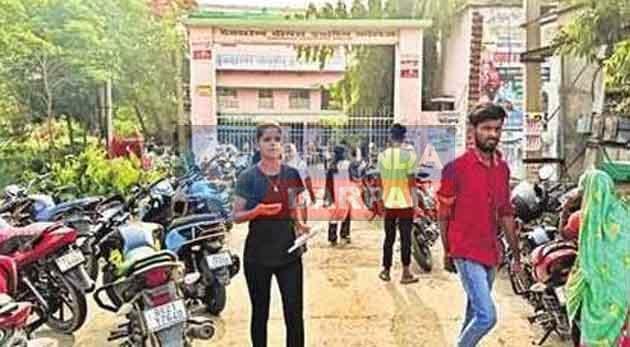 पीपीयू की सेमेस्टर-2 की परीक्षा में बंटे गलत प्रश्न पत्र से मचा अफरातफरी 9 Chaos created due to wrong question paper distributed in PPU Semester 2