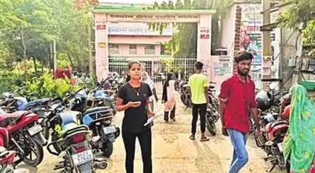 पीपीयू की सेमेस्टर-2 की परीक्षा में बंटे गलत प्रश्न पत्र से मचा अफरातफरी 1 Chaos created due to wrong question paper distributed in PPU Semester 2