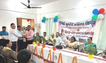 प्राथमिक स्वास्थ्य केंद्र नूरसराय में सेवानिवृत एएनएम को दी विदाई 1 Farewell to retired ANM at Primary Health Center Noorsarai