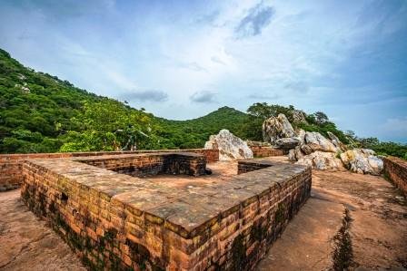 Rajgir gridhakut hill A most meditating place of the Buddha (3)