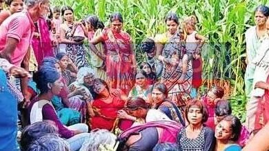 A woman and a teenager who went to defecate in the open died due to electric shock