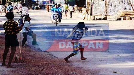 बच्चों के क्रिकेट खेल विवाद को लेकर बड़ों में मारपीट, 5 जख्मी, 4 गंभीर 4 Adults fight over children playing cricket 5 injured 4 serious