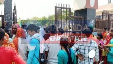 Angry family members broke the lock of VIMS Pavapuri main gate police and administration were absent