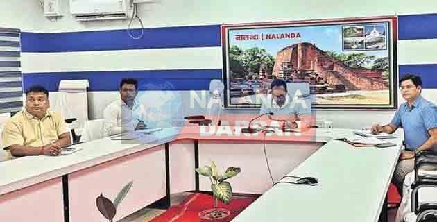 Divisional Commissioner meeting: स्कूली वाहन परिचालन में लापरवाही पर होगी कार्रवाई 10 Divisional Commissioner meeting Action will be taken against negligence in school vehicle operation