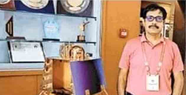 Dr. Rajiv Ranjan Bharti raised the flag of Hilsa on Mars