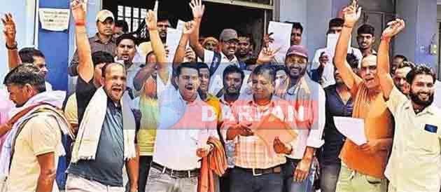 जानें सिविल सर्जन कार्यालय के सामने हंगामा क्यों मचा रहे हैं एंबुलेंसकर्मी 5 Know why the ambulance workers of Nalanda are angry in front of the Civil Surgeon's office