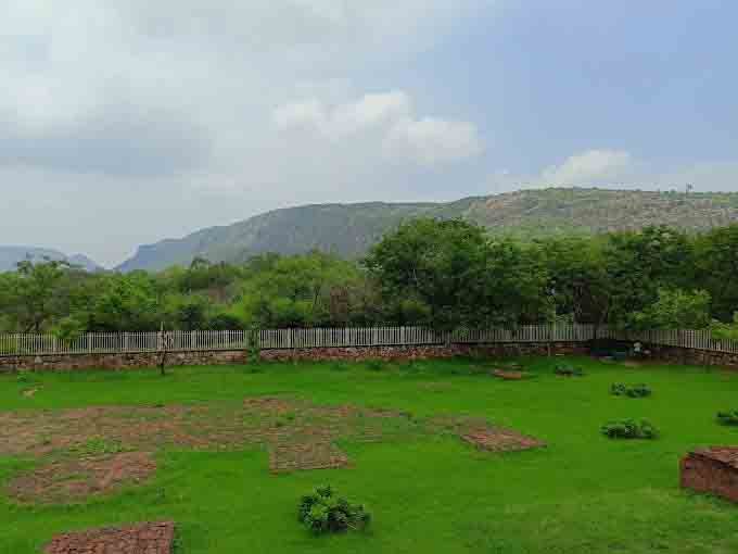 Maniyar Math Rajgir Maniyar Monastery (3)