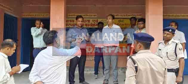 नालंदा DM ने CM नीतीश कुमार के गांव के स्कूल का किया निरीक्षण 5 Nalanda DM inspected the school in CM Nitish Kumars village