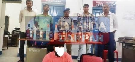 Operation Satark: 15 नग शराब के साथ हटिया रेलवे स्टेशन पर हिलसा का युवा तस्कर गिरफ्तार 1 Operation Satark Young smuggler of Hilsa arrested at Hatia railway station with 15 bottles of liquor