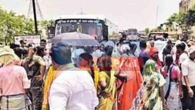 Road jam and commotion after vegetable vendor dies after being hit by tractor