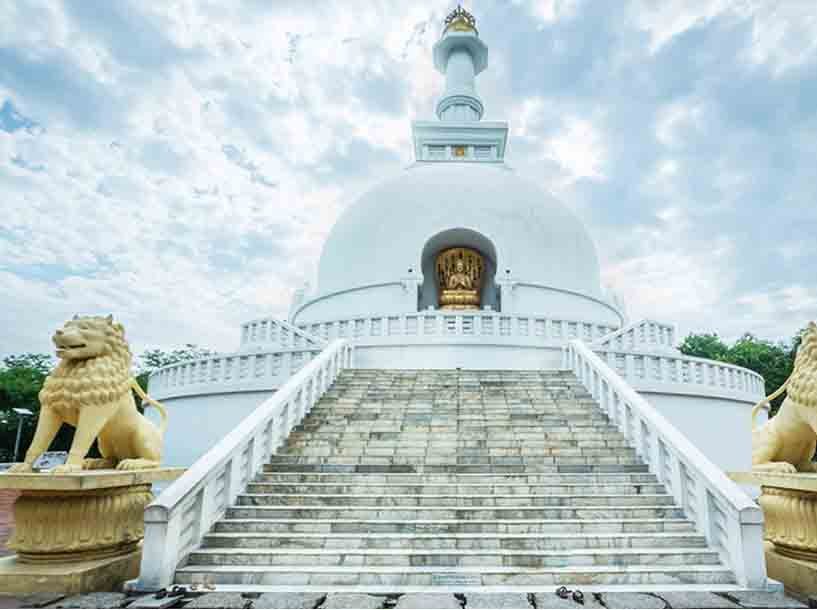 This Vishwa Shanti Stupa of Vaishali gives the message of friendship to the world (1)