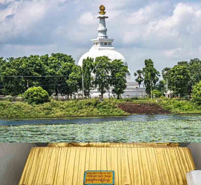 This Vishwa Shanti Stupa of Vaishali gives the message of friendship to the world (11)