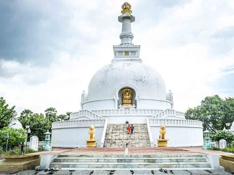 This Vishwa Shanti Stupa of Vaishali gives the message of friendship to the world (16)