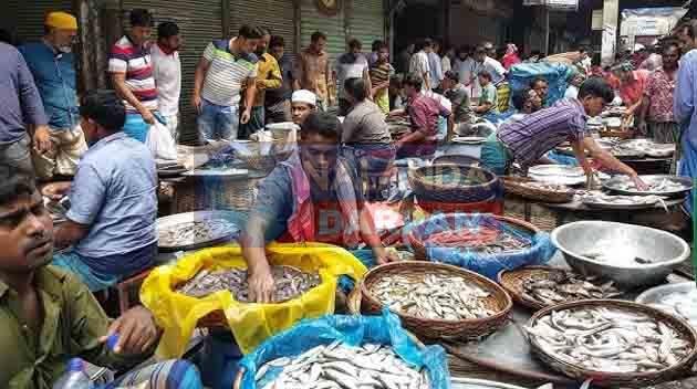 Bihar Sharif Smart City: प्रशासन की लापरवाही से सड़क पर सजती है मछली मंडी 2 Bihar Sharif Smart City