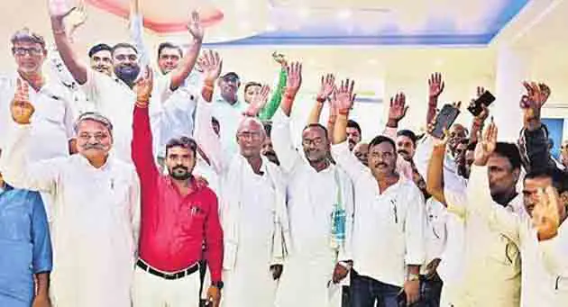 15 अगस्त तक मांगे नहीं मानी तो सामूहिक इस्तीफा देंगे सारे मुखिया, राजनीतिक दल बनाकर लड़ेंगे चुनाव 1 If the demands are not met by August 15 all the chiefs will resign en masse and will form a political party and contest elections