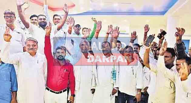 15 अगस्त तक मांगे नहीं मानी तो सामूहिक इस्तीफा देंगे सारे मुखिया, राजनीतिक दल बनाकर लड़ेंगे चुनाव 1 If the demands are not met by August 15 all the chiefs will resign en masse and will form a political party and contest elections