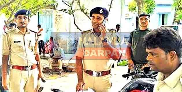 Murder in Nalanda: पेड़ से लटका मिला ससुराल आए युवक का शव, जांच में जुटी पुलिस 9 Murder in Nalanda Body of a young man who had come to his in laws house found hanging from a tree police engaged in investigation