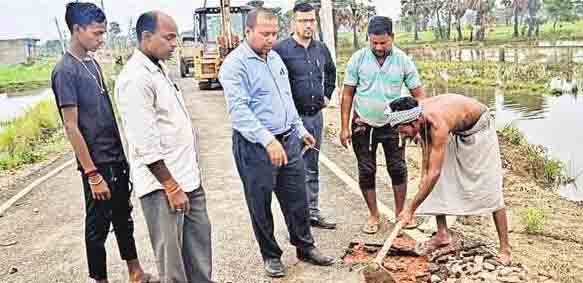 Rural Works Department Division Rajgir Executive Engineer threw mud on the new road of corruption 1