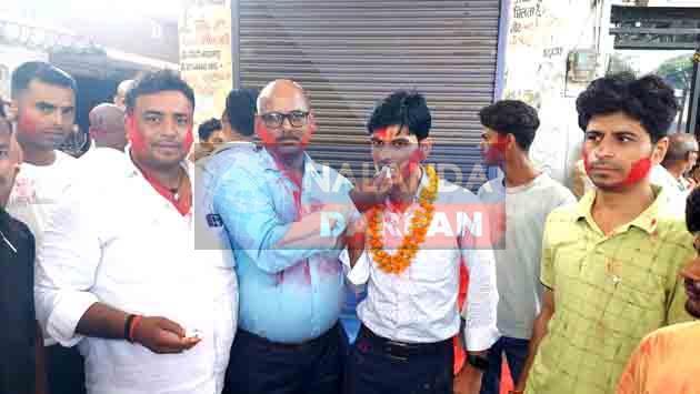 Success Story: किसान का बेटा बना दरोगा, गांव-परिवार में हर्ष का माहौल 1 Success Story Farmers son becomes a police inspector joy in the village and family