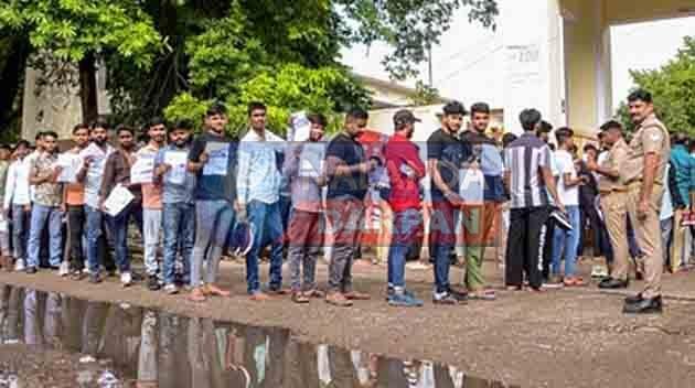 Bihar constable recruitment exam: सिपाही भर्ती परीक्षा के दौरान 28 फीसदी परीक्षार्थी लापता Bihar constable recruitment exam: सिपाही भर्ती परीक्षा के दौरान 28 फीसदी परीक्षार्थी लापता