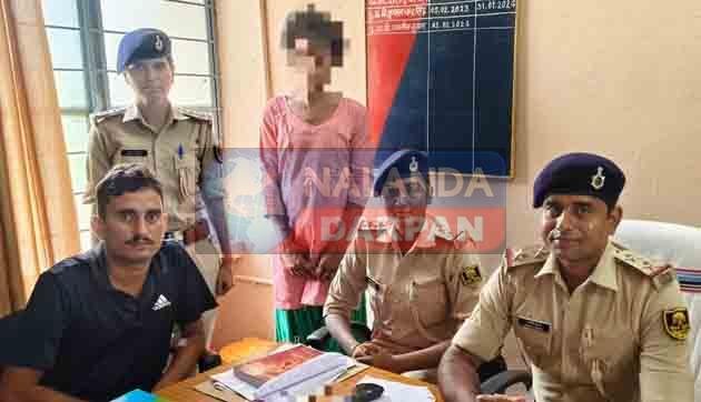 महिला का वेश बना देशी कट्टा लेकर लूट का प्रयास करता युवक गिरफ्तार 6 A young man disguised as a woman and trying to rob with a country made pistol was arrested