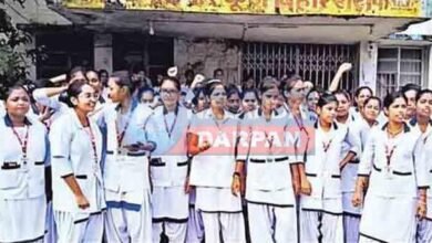 ANM girl students locked the gate of Biharsharif Sadar Hospital regarding practical duty