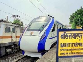 Grand welcome for stoppage of Patna-Howrah Vande Bharat Express at Bakhtiyarpur Junction