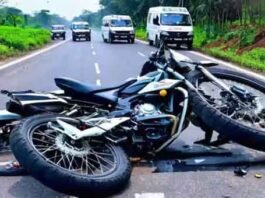 Horrible road accident Four youths who had gone to visit Durga Puja fair died, two seriously injured