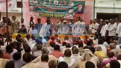 Islampur MLA's one-day sit-in protest against smart meter and corruption