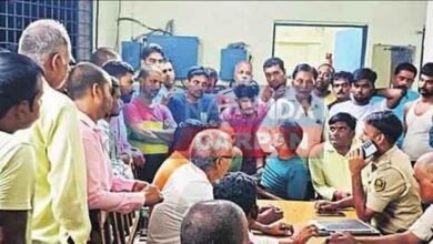 Police hooliganism during Puja flag march in Silav market, many shopkeepers injured