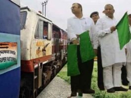 A wave of happiness among tourists due to the halt of Shramjeevi Express at Pavapuri station