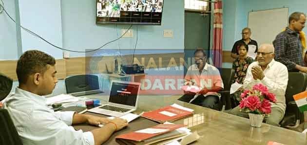 हिलसा एसडीओ का जनता दरबार पहुंचा फसल पर केमिकल छिड़कने का मामला The matter of spraying chemicals on crops reached the public court of Hilsa SDO