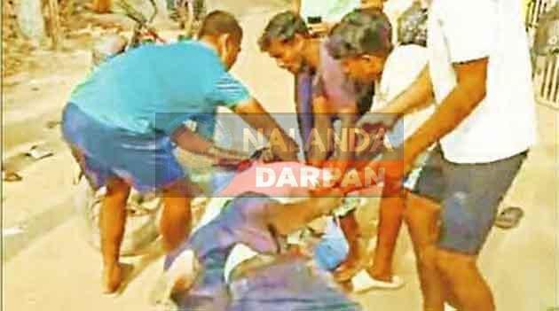 शर्म का मैदान बना हिलसा का यह हाई स्कूल, दो शिक्षक बने मवाली, वीडियो वायरल 3 This high school of Hilsa became a ground of shame, two teachers became hooligans, video went viral