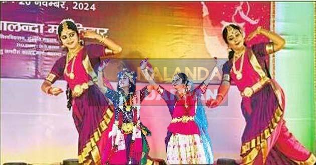 नालंदा महोत्सव में कलाकारों ने नृत्य-संगीत की यादगार समां बांधा 4 Artists created a memorable event of dance and music in Nalanda Mahotsav