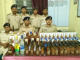 Police caught a big consignment of Jharkhand made English liquor, smuggler absconded