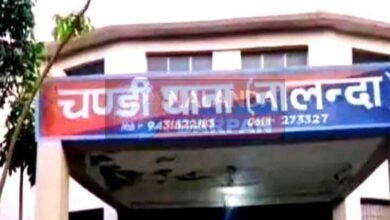 Thieves broke the lock of a closed house and committed a major burglary