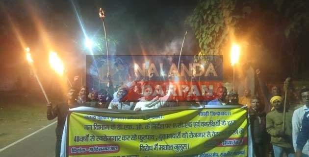 राजगीर में फुटपाथ दुकानदारों के रोजगार पर संकट, मसाल जुलूस से गूंजा विरोध