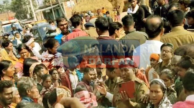 पानी की समस्या को लेकर किया इसलामपुर-खुदागंज मुख्य मार्ग जाम