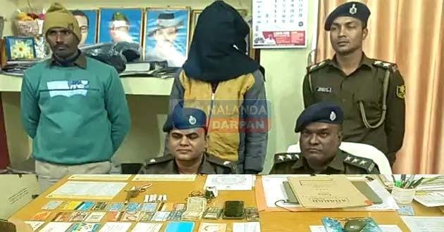 सोशल मीडिया पर 'कौन बनेगा करोड़पति' का ठग कट्टा-कारतूस समेत गिरफ्तार 3 A fraudster of 'Kaun Banega Crorepati' on social media arrested with pistol and cartridges