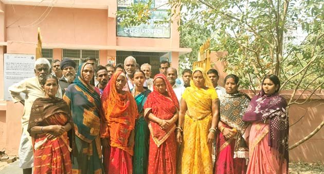 पोखर भूमि पर अतिक्रमण को लेकर सीओ पर भेदभाव का आरोप