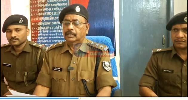 हिलसा DSP ने प्रेस कांफ्रेंस कर दी बड़ी गलती, Video वायरल 1 Hilsa DSP revealed the identity of the rape victim in a press conference, video goes viral