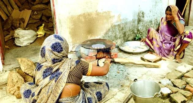 जनवितरण डीलरों की हड़ताल से ठंडा पड़ा गरीबों का चूल्हा 1 The poor's stove went cold due to the strike of public distribution dealers