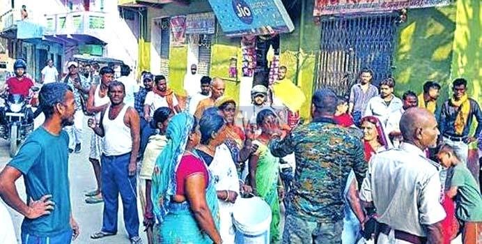 पेयजल को लेकर सड़क पर उतरे बड़ी पहाड़ी के लोग