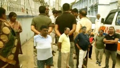 तेज रफ्तार ट्रक ने बाइक सवार पशु चिकित्सा अधिकारी को कुचला, मौत 3 A speeding truck crushed a veterinary officer riding a bike, resulting in his death