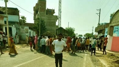 सड़क हादसा में जख्मी MR की मौत बाद चंडी-दनियावां मुख्य मार्ग किया जाम 5 Chandi-Daniyawan main road was blocked after the death of MR injured in a road accident