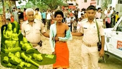 श्री राम जानकी इच्छापूर्ति मंदिर से मूर्ति उड़ाते रंगे हाथ चोर पकड़ाया 8 The thief was caught red handed while stealing the idol from Shri Ram Janaki Ichchhapurti Temple