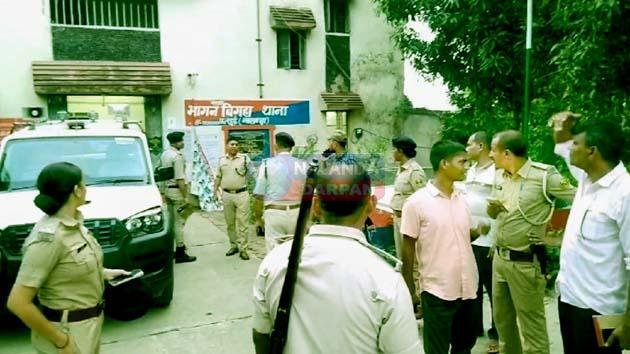 पिता, पत्नी, बहन समेत हथियार तस्कर गिरफ्तार, 717 कारतूस बरामद