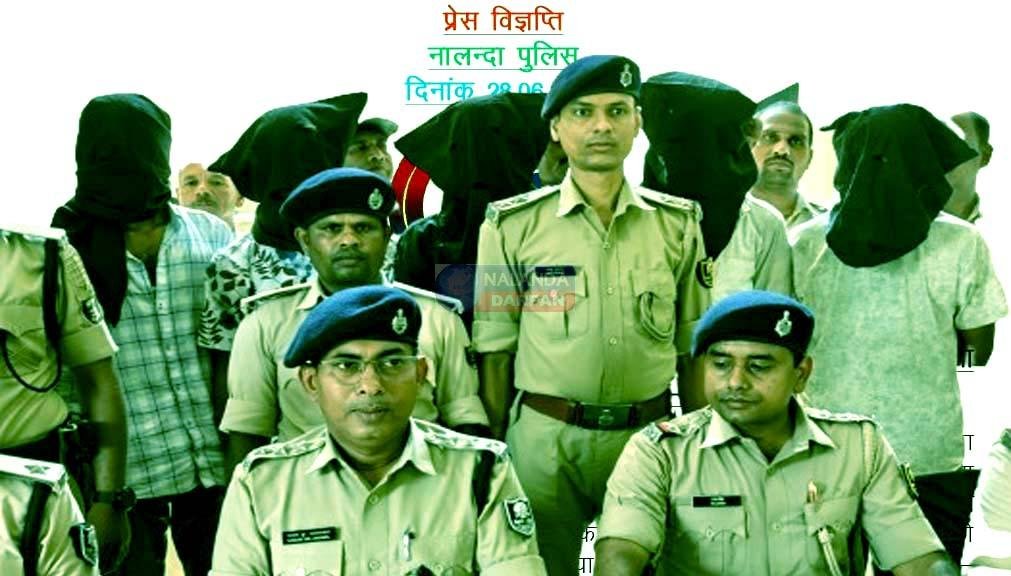 मुंशी लूटकांड का खुलासाः सामान बरामद, 5 अपराधी गिरफ्तार 6 Munshi robbery case solved 5 criminals arrested with looted goods