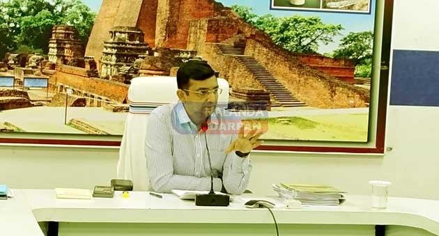 स्मार्ट क्लास की बत्ती गुल! डीएम ने दी सख्त चेतावनी,10 में ठीक करें स्मार्ट टीवी 1 Smart class lights are out! DM gives strict warning, fix smart TV within 10 days